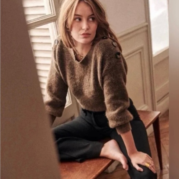 Sezane Victor Jumper in Chestnut. - Picture 1 of 2